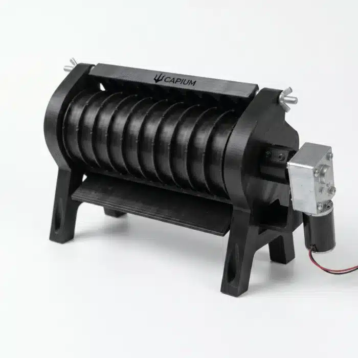 Photo de la machine à bouillettes sur fond blanc
